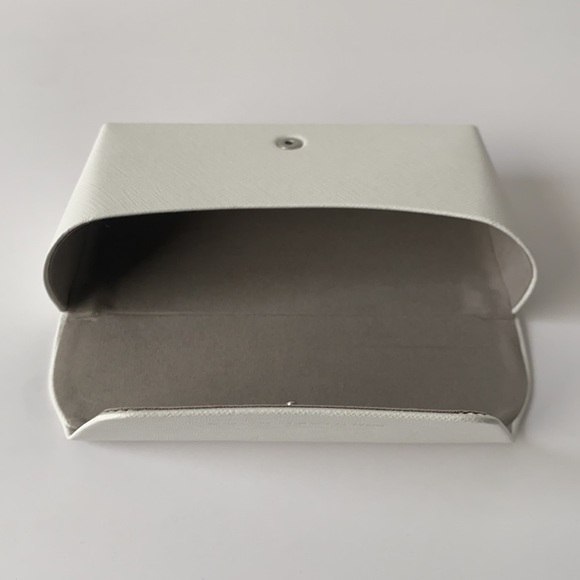 Michael Kors Sunglasses Case and Cloth Like New - Picture 4 of 6